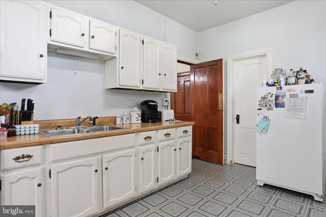 537 E KING ST E, Chambersburg, PA 17201