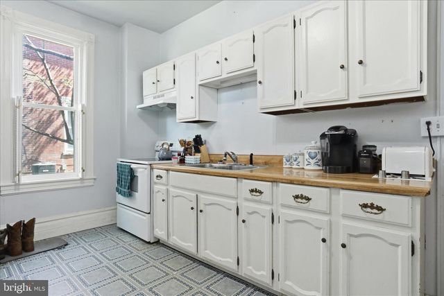 537 E KING ST E, Chambersburg, PA 17201