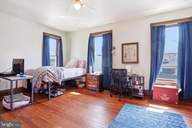 537 E KING ST E, Chambersburg, PA 17201