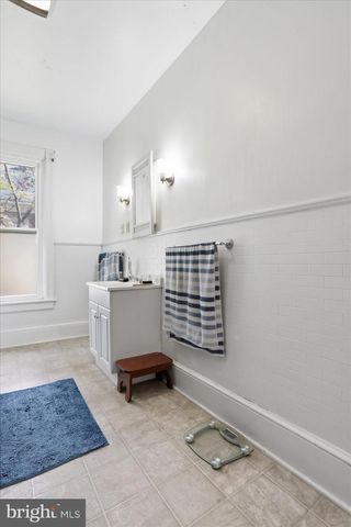 537 E KING ST E, Chambersburg, PA 17201