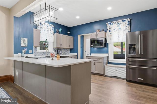 537 E KING ST E, Chambersburg, PA 17201