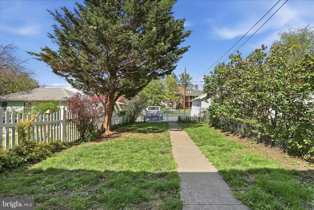 537 E KING ST E, Chambersburg, PA 17201