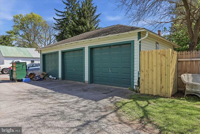 537 E KING ST E, Chambersburg, PA 17201