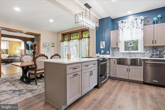 537 E KING ST E, Chambersburg, PA 17201