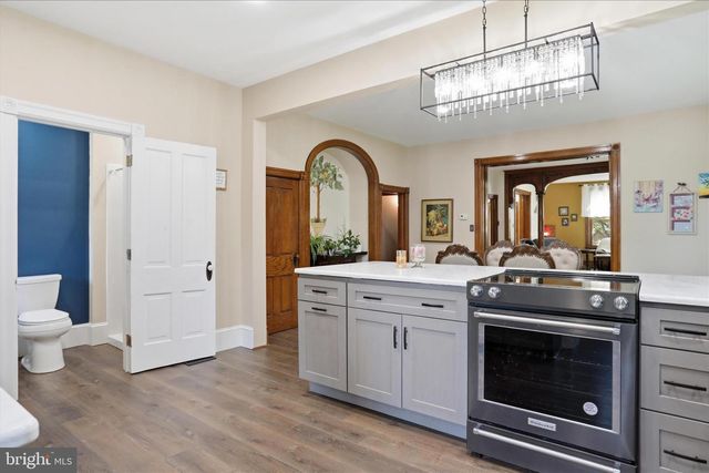 537 E KING ST E, Chambersburg, PA 17201