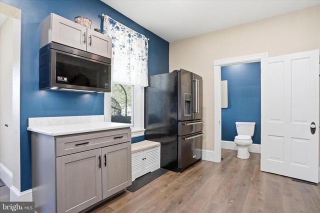 537 E KING ST E, Chambersburg, PA 17201