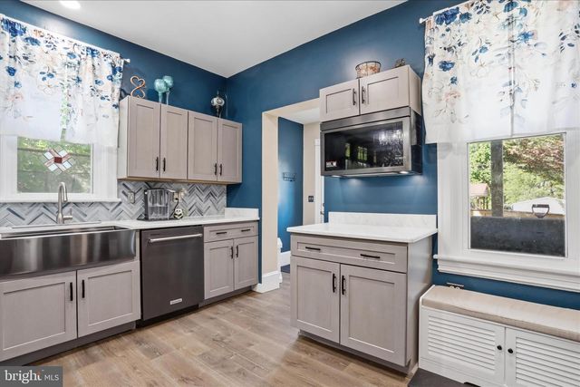 537 E KING ST E, Chambersburg, PA 17201