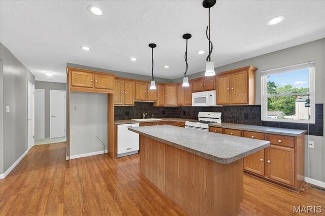 717 Whitewillow Lane, Manchester, MO 63021