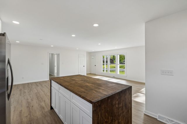 6009 Hays Dr, Columbia, TN 38401
