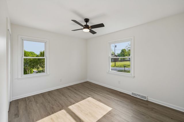 6009 Hays Dr, Columbia, TN 38401