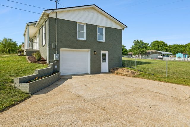 6009 Hays Dr, Columbia, TN 38401