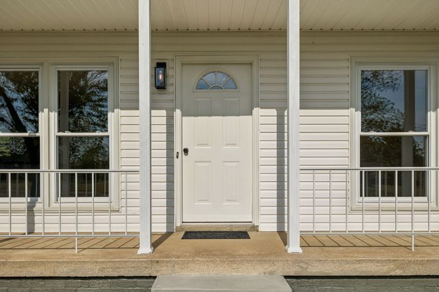 6009 Hays Dr, Columbia, TN 38401