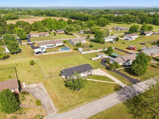 6009 Hays Dr, Columbia, TN 38401
