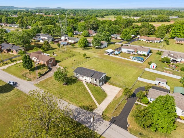 6009 Hays Dr, Columbia, TN 38401