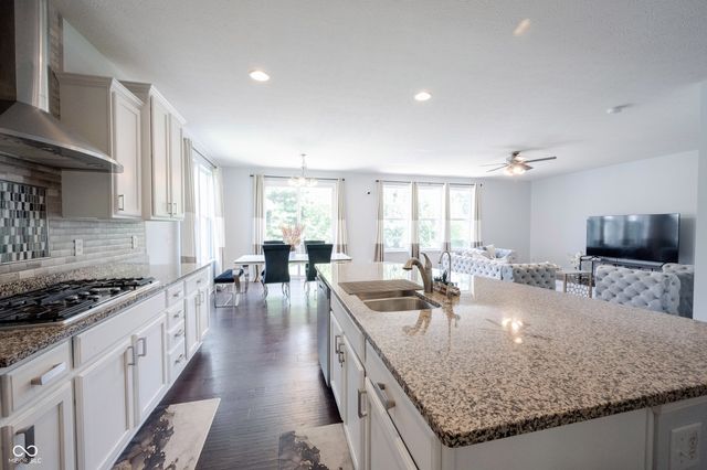 13111 Avon Cross Way, Fishers, IN 46037
