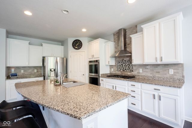 13111 Avon Cross Way, Fishers, IN 46037
