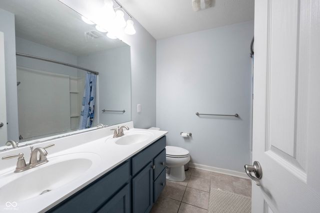 13111 Avon Cross Way, Fishers, IN 46037