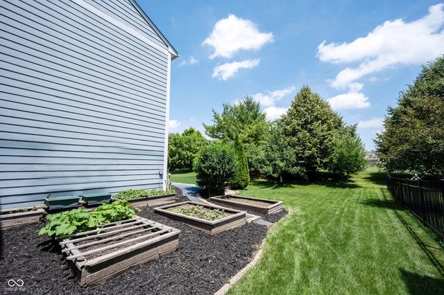 13111 Avon Cross Way, Fishers, IN 46037