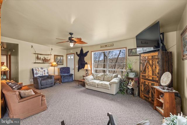 834 RICHMOND RD, Windsor, PA 17366