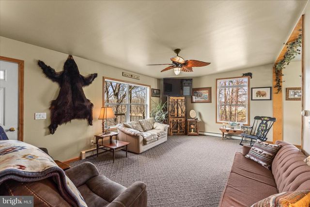 834 RICHMOND RD, Windsor, PA 17366