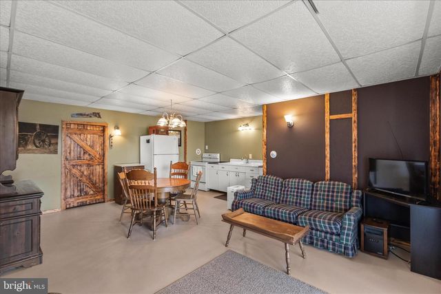 834 RICHMOND RD, Windsor, PA 17366