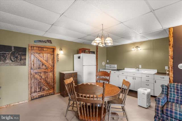 834 RICHMOND RD, Windsor, PA 17366