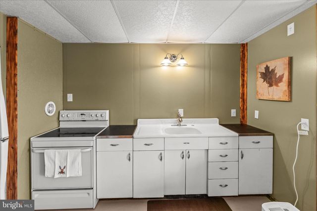 834 RICHMOND RD, Windsor, PA 17366