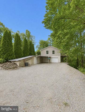 834 RICHMOND RD, Windsor, PA 17366