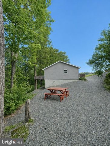 834 RICHMOND RD, Windsor, PA 17366