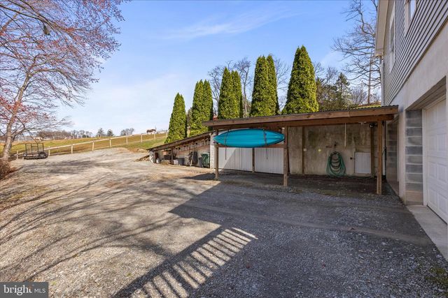 834 RICHMOND RD, Windsor, PA 17366