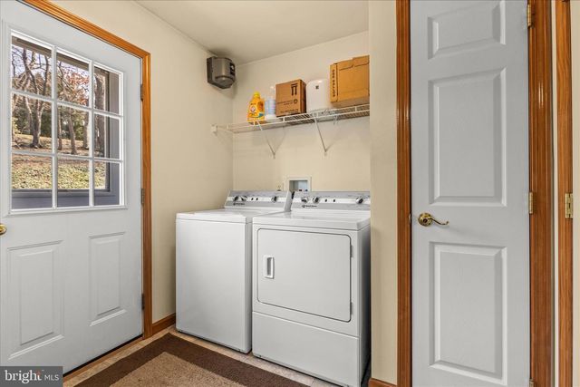 834 RICHMOND RD, Windsor, PA 17366