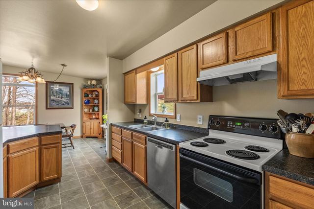 834 RICHMOND RD, Windsor, PA 17366