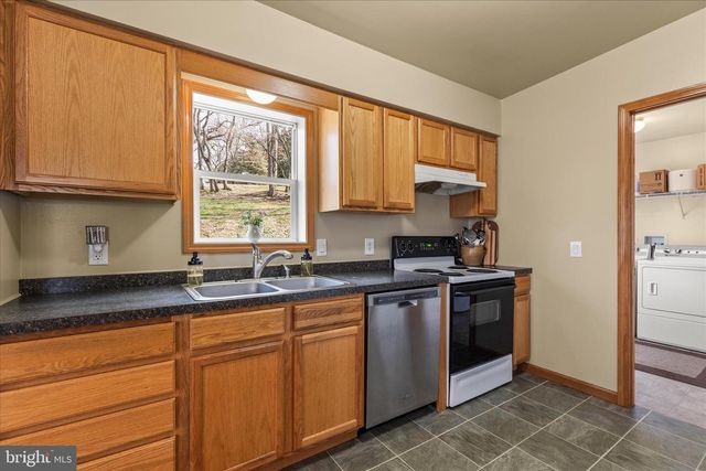 834 RICHMOND RD, Windsor, PA 17366