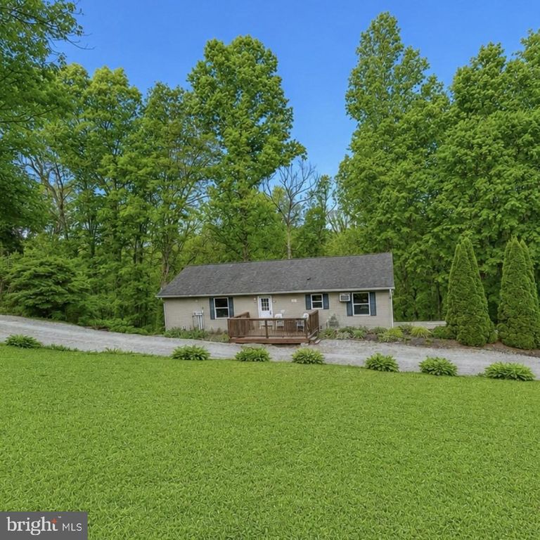 834 RICHMOND RD, Windsor, PA 17366