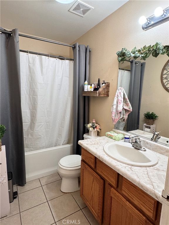 Image 17 of property listing at 142 White, Tulare, CA 93274