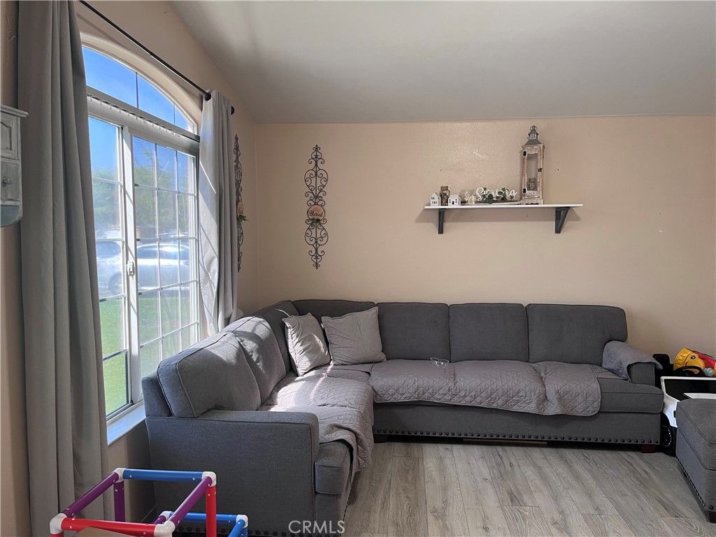 Image 7 of property listing at 142 White, Tulare, CA 93274