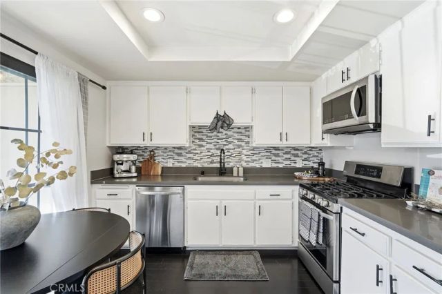 11127 La Maida 9, North Hollywood, CA 91601