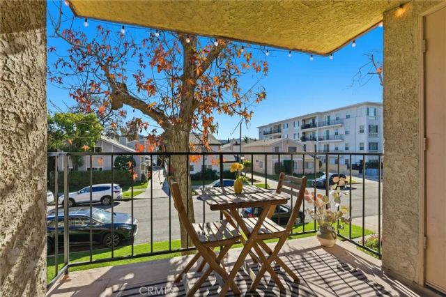 11127 La Maida 9, North Hollywood, CA 91601