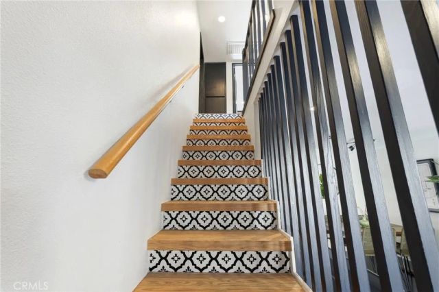 11127 La Maida 9, North Hollywood, CA 91601