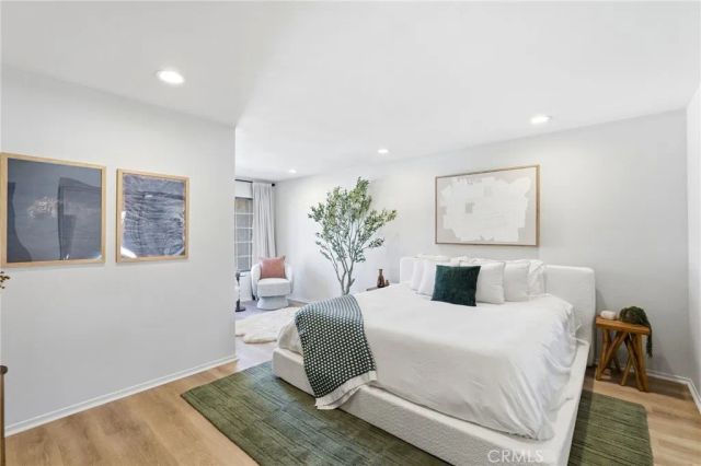 11127 La Maida 9, North Hollywood, CA 91601