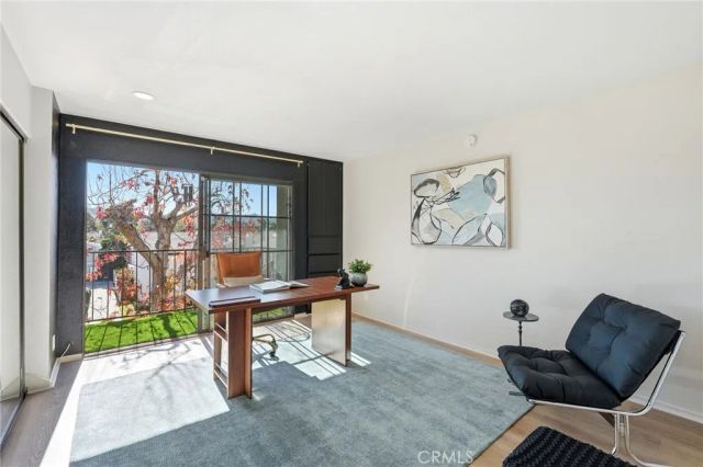 11127 La Maida 9, North Hollywood, CA 91601