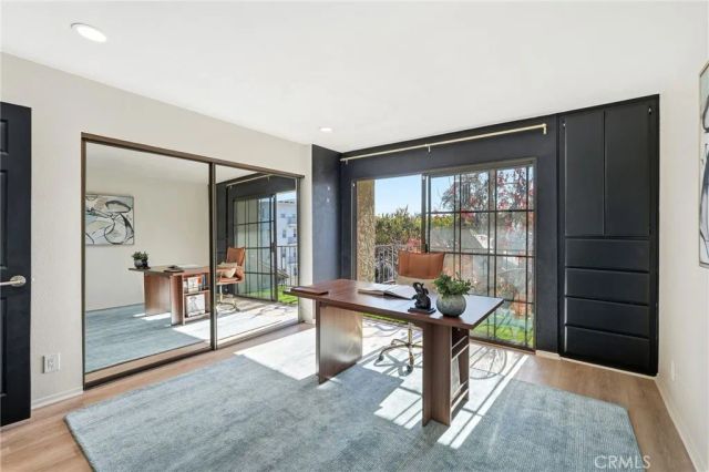 11127 La Maida 9, North Hollywood, CA 91601
