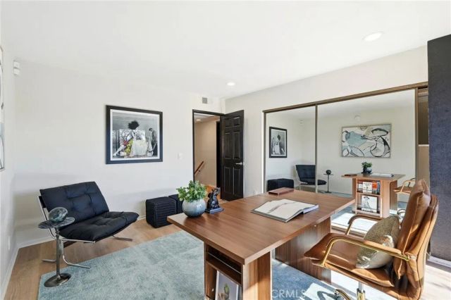 11127 La Maida 9, North Hollywood, CA 91601