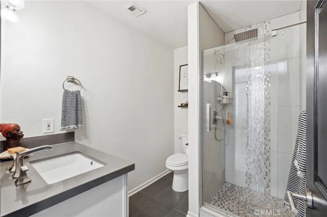 11127 La Maida 9, North Hollywood, CA 91601