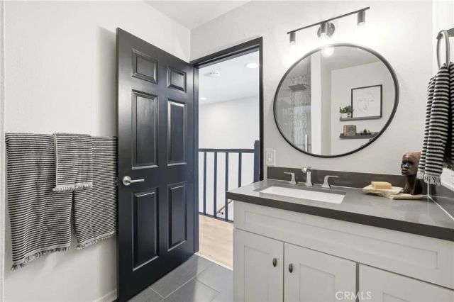11127 La Maida 9, North Hollywood, CA 91601