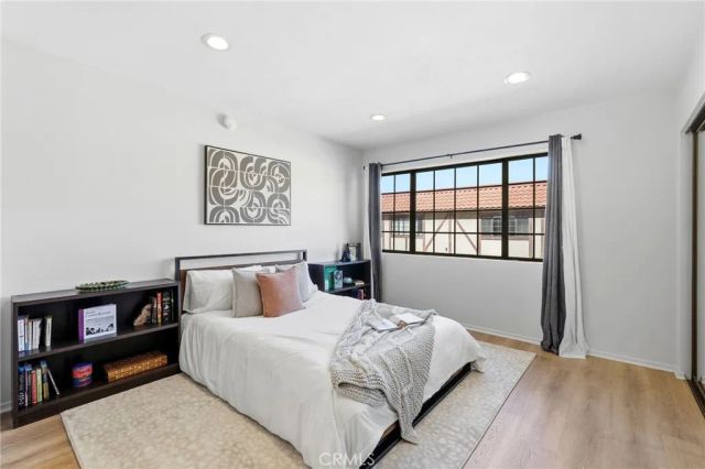 11127 La Maida 9, North Hollywood, CA 91601