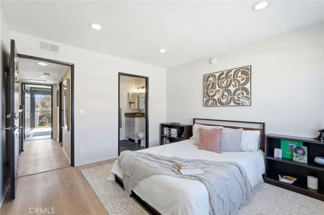 11127 La Maida 9, North Hollywood, CA 91601