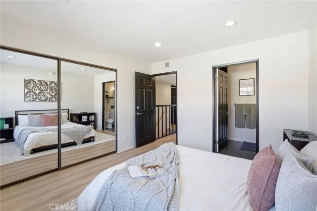 11127 La Maida 9, North Hollywood, CA 91601