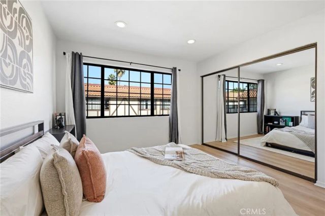11127 La Maida 9, North Hollywood, CA 91601