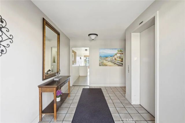 11127 La Maida 9, North Hollywood, CA 91601